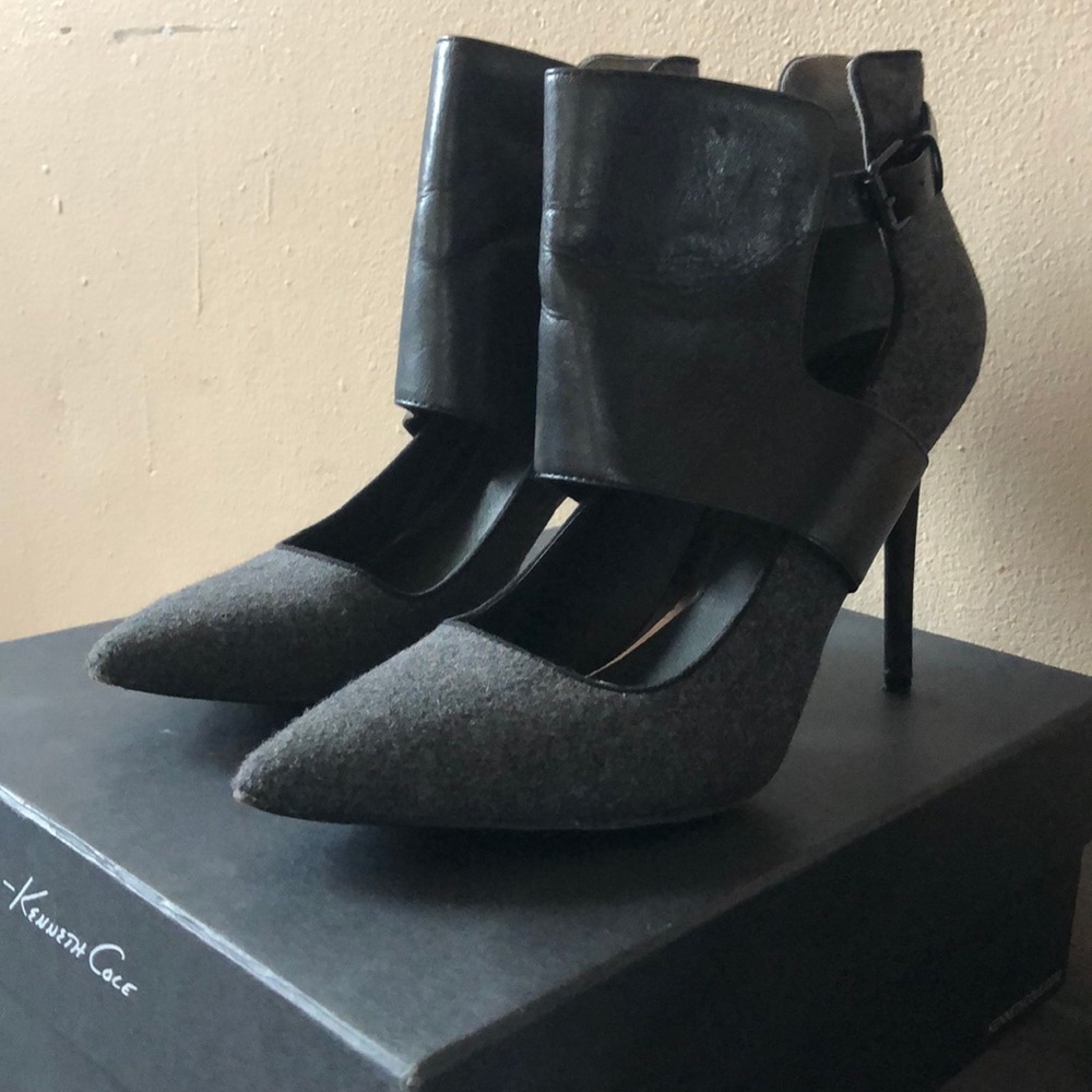 Kenneth Cole Gray and Black Bonnet Pumps